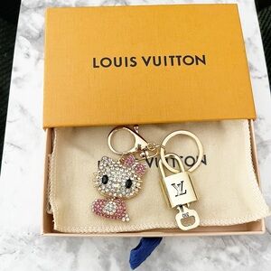 ✨AUTHENTIC✨ Louis Vuitton Lock & Key #310 with Hello Kitty Key Chain